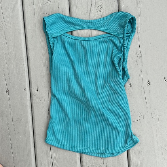 Teal tank - Picture 3 of 4